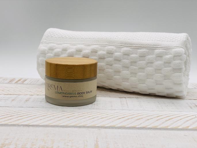 2oz lemongrass body balm. Perfect for moisturizing your skin. Hydrate your skin with all natural products.